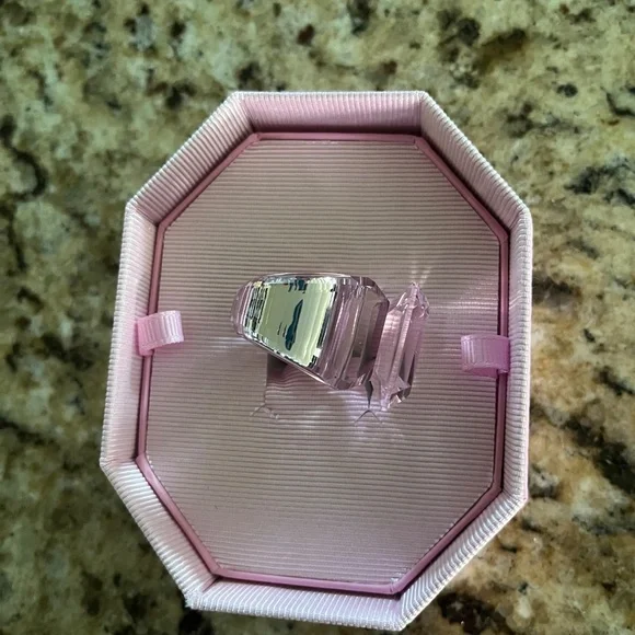 Swarovski Lucent cocktail ring in pink - Picture 3 of 4